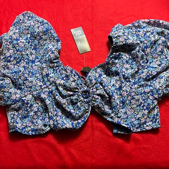 Women's Plus Size Puff Short Sleeve
Sweetheart Neck Tiny Top -NWT - Picture 2 of 5